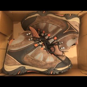 Hi-Tec Woman’s US size 5: EU 37: UK 4